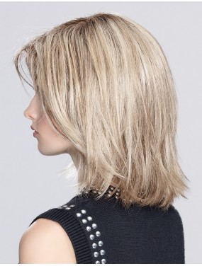 Perruque Limit Mono Part Ellen Wille teinte Sandmulti Rooted portée par un mannequin