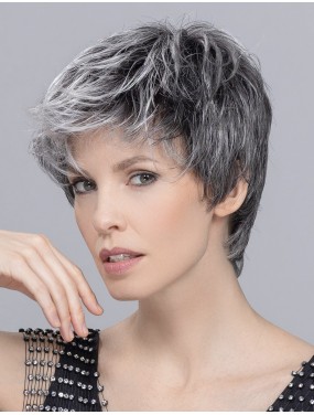 Perruque Love Comfort Ellen Wille teinte Salt/Pepper Rooted portée par un mannequin