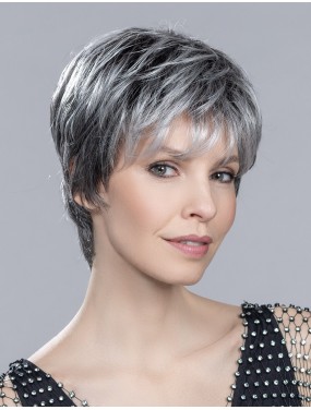 Perruque Love Comfort Ellen Wille teinte Salt/Pepper Rooted portée par un mannequin