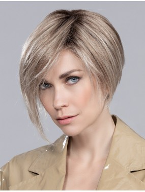 Perruque Rich Mono Ellen Wille teinte Pearlblonde Rooted portée par un mannequin