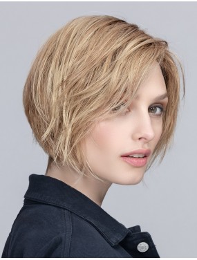 Perruque Talia Mono Part Ellen Wille teinte Gingerblonde Rooted portée par un mannequin