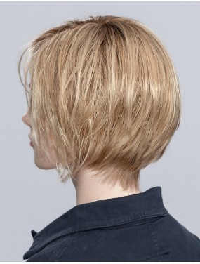 Perruque Talia Mono Part Ellen Wille teinte Gingerblonde Rooted portée par un mannequin