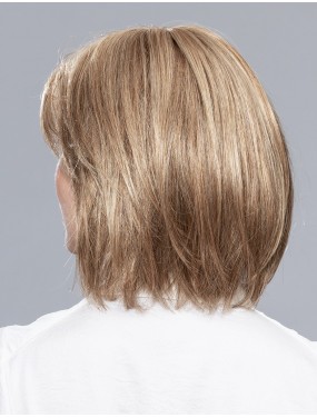 Perruque Tempo Large Deluxe Ellen Wille teinte Sandyblonde Mix portée par un mannequin