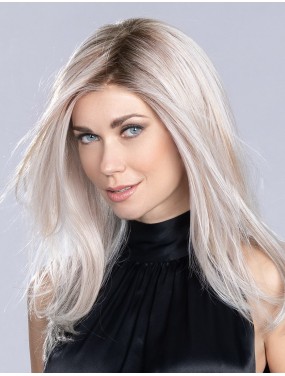 Perruque Music Comfort Ellen Wille teinte Metallicblonde Rooted portée par un mannequin