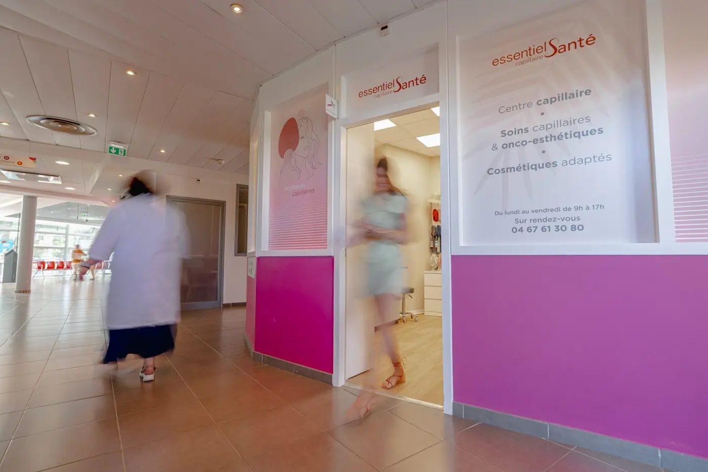Entrée Essentiel Santé ICM, Hall A, Montpellier Façade du centre capillaire Essentiel Santé dans le Hall A de l'Institut du Cancer de Montpellier (ICM)